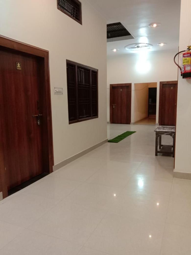 Ramam Hotel By Naavagat 700Mtr From Shri Ram Janambhumi Ayodhya Ngoại thất bức ảnh